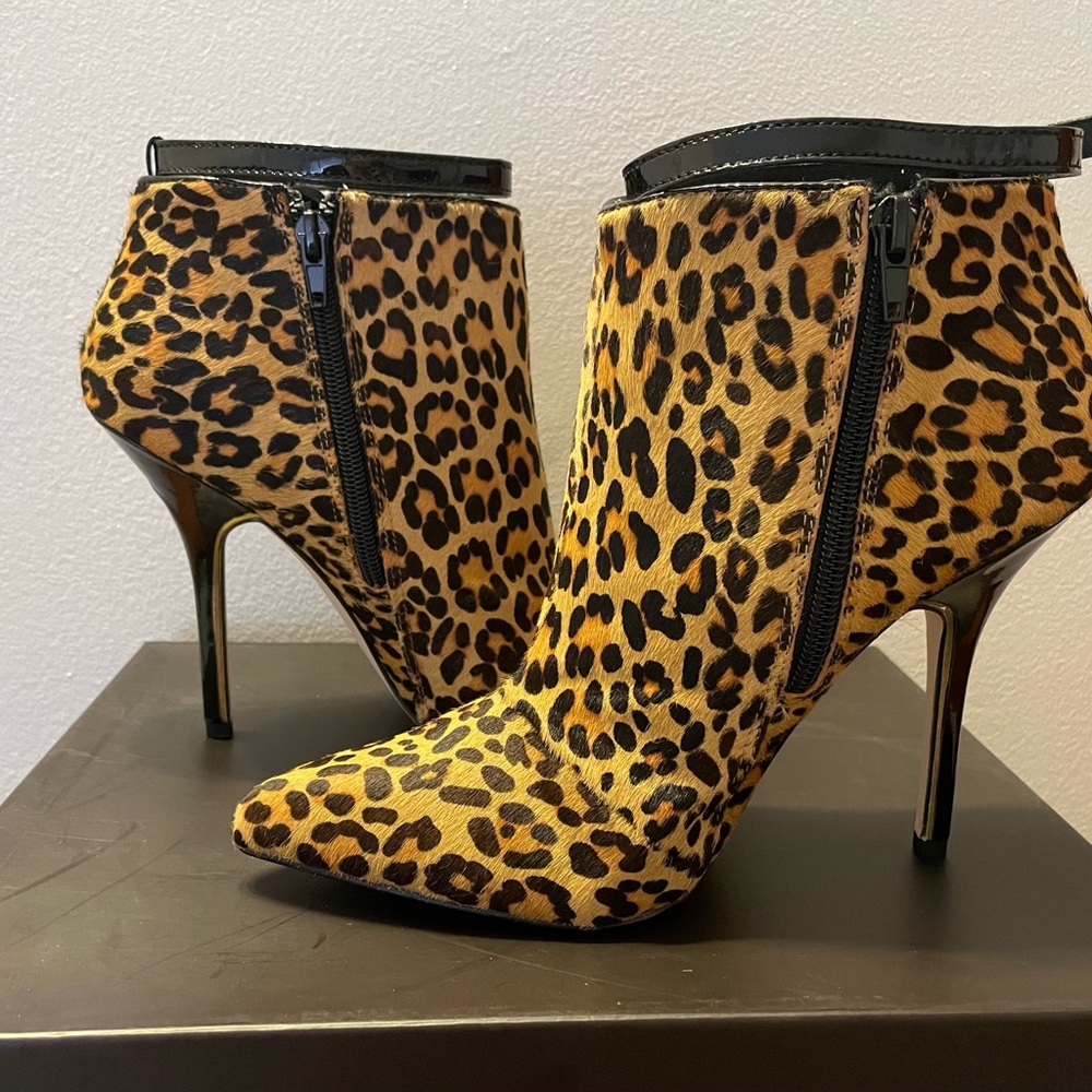 Chic Leopard Print Stiletto Boots